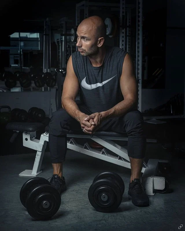 I took this picture today of @vesa_vuorenmaa who's one of the owners of @xmotionoy. He's a very nice guy and an excellent PT. In the picture the mood is just about right - just what I was going for.

#personaltrainer #xmotion #pt #gym #weights &bull;