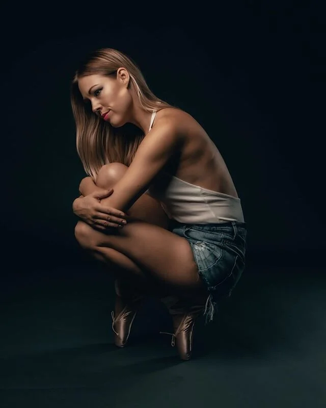 For a dancer somethings are just more easier than for the rest of us. Try standing like this for a whole photo shoot. 😅

Model: @heini_mikaela 
#dancer #dance #photoshoot #studio #ballet &bull;
&bull;
&bull;
&bull; &mdash;&mdash;&mdash;&mdash;&mdash