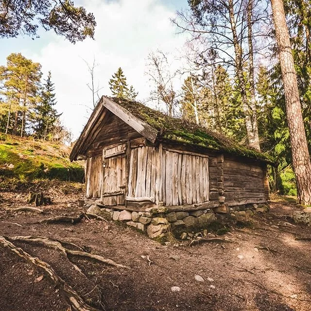 Beautiful old cottages at @seurasaari! I just love walking around the woods and taking photos! ✌🏼️😃 #seurasaari #old #cottage #woods #forest &bull;
&bull;
&bull;
&bull; &mdash;&mdash;&mdash;&mdash;&mdash;&mdash;&mdash;&mdash;&mdash;&mdash;&mdash;&m