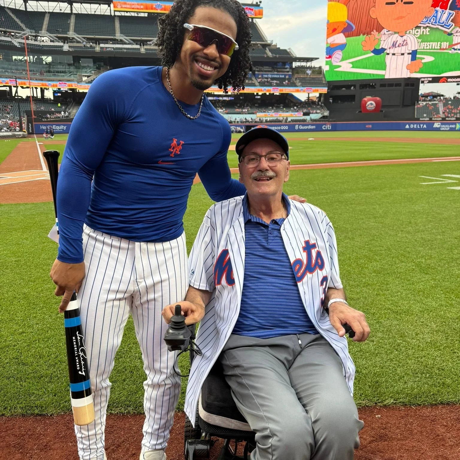 The ALS Hope Foundation  had the opportunity to be part of the LG4 Day with the New York Mets. The amazing Permobil Foundation honored a MDA ALS Center of Hope person living with ALS their own customized power wheel chair. They had the incredible pri