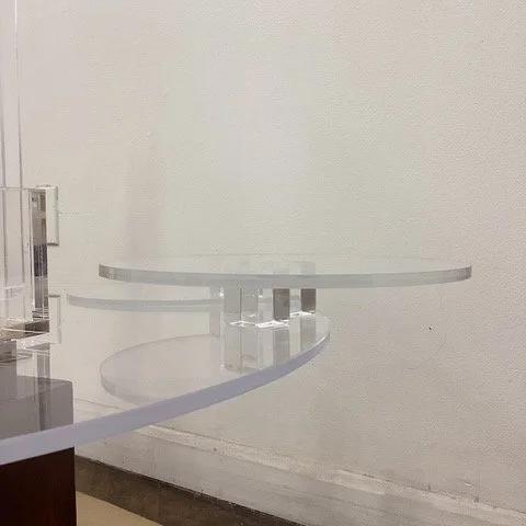  circular transparent installations pieces 