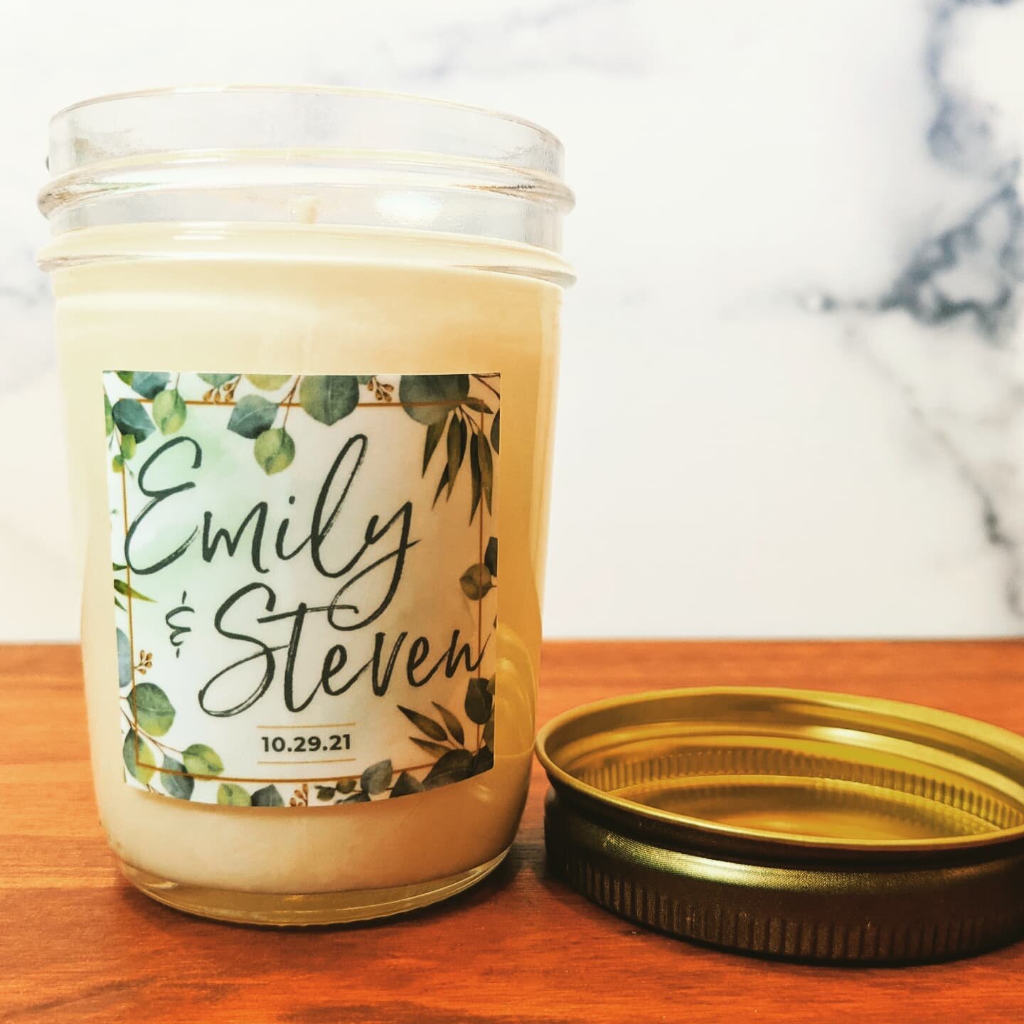 Ya'll should check out @honeybear_collective and her candles. I designed the labels for her upcoming wedding shower and this one smells like eucalyptus and mint! This scent is the perfect way to welcome in sweater weather 🌿🍂🍃

#graphicdesign #wedd