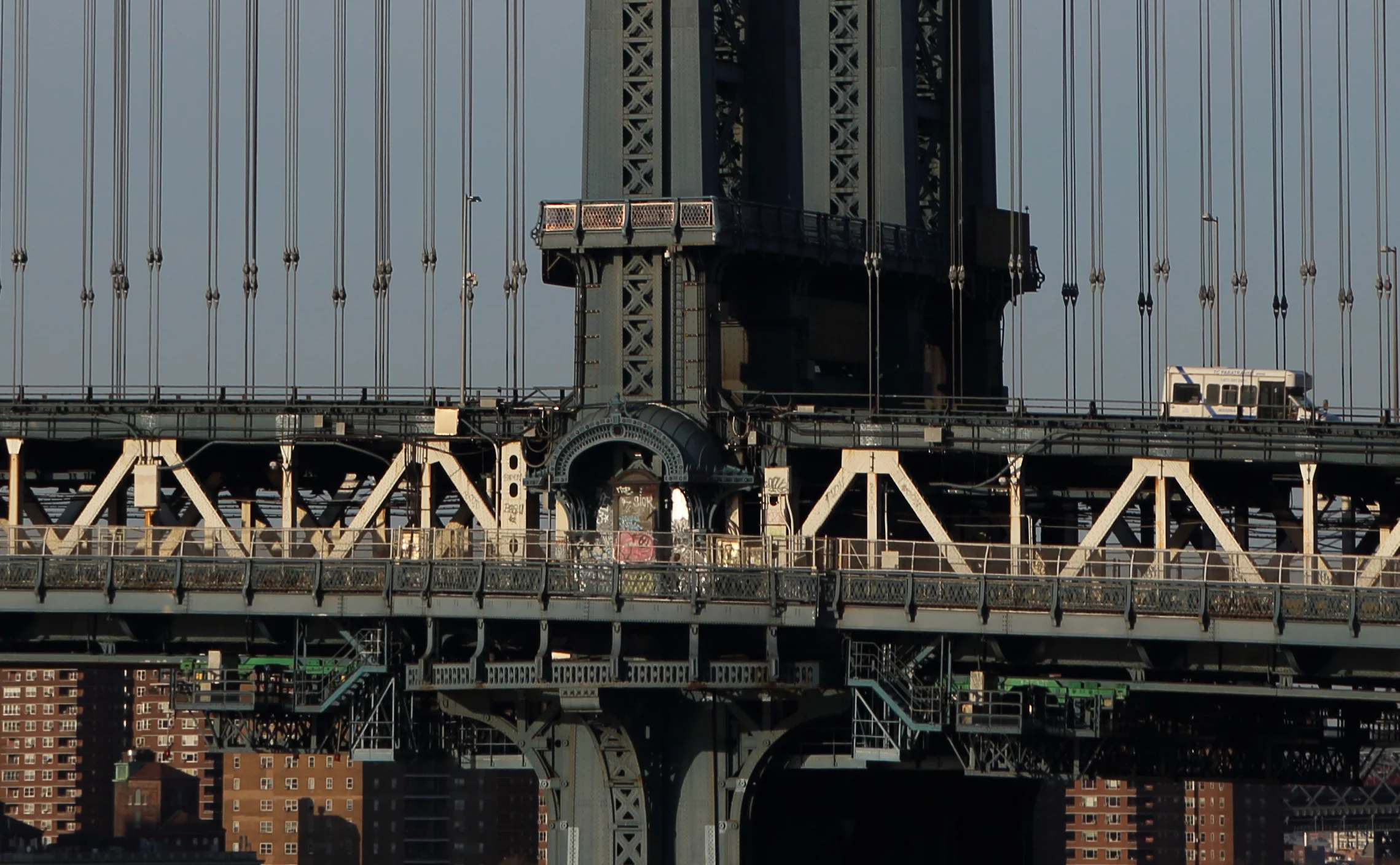 ZoomManhattnBridge1.jpg