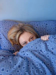 girl-in-bed-1034045-m