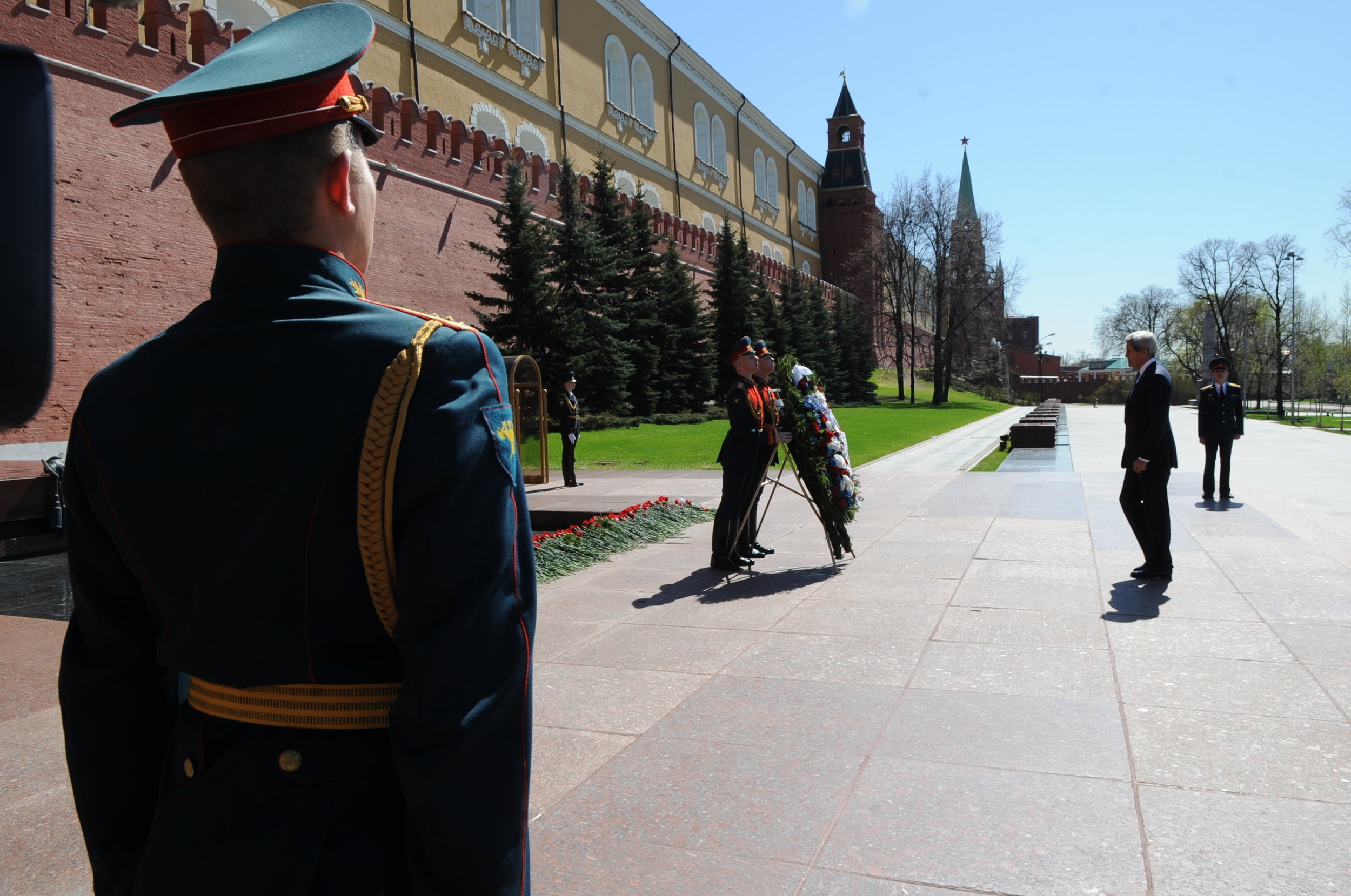  Secretary Kerry lays a wreath at the Russian Tomb of the Unknown Soldier at the base of the Kremlin Wall. 