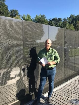  My former colleague Christian Westermann pays tribute to the fallen at the Vietnam War Memorial in Washington, D.C. 