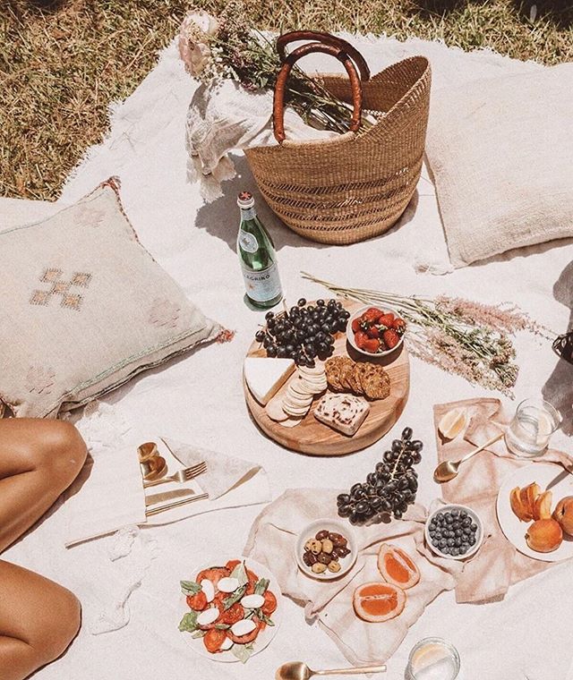 Meet us here for lunch? 🍑 // #dreamy #inspo #vibes #yum #hassoncosta