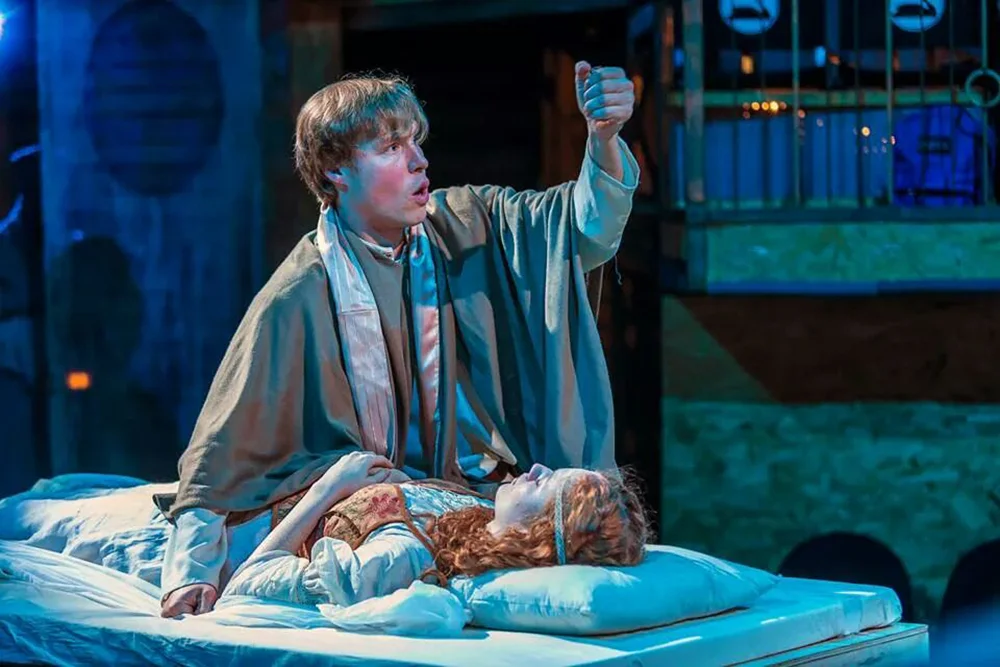 Adam-Schroeder-as-Romeo-in-Romeo-And-Juliet-2.jpg