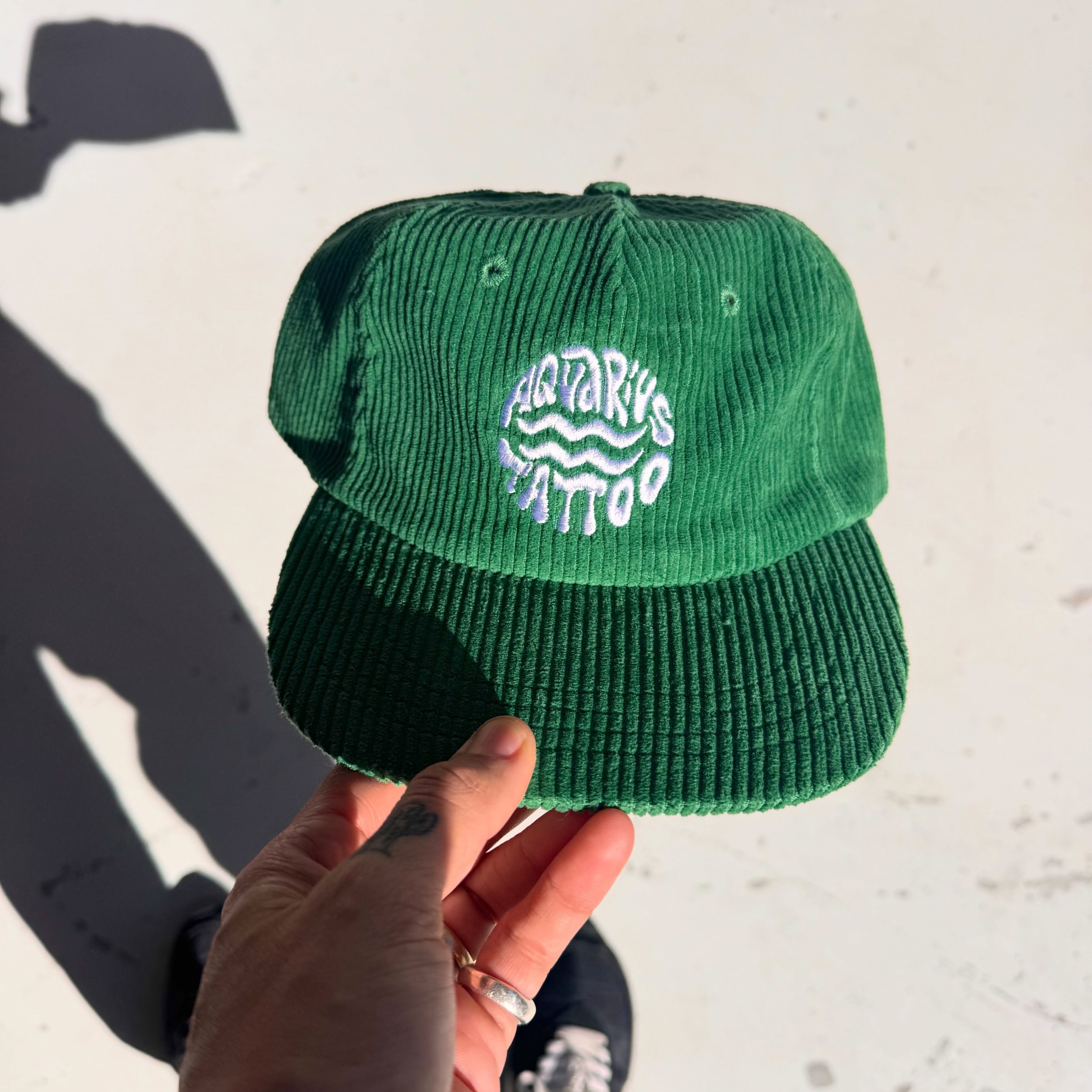 Absolutely IN LOVE with the hat choice from @aquariustattoo 
The Groovy Green Tuesday cord hat 💚🤍
