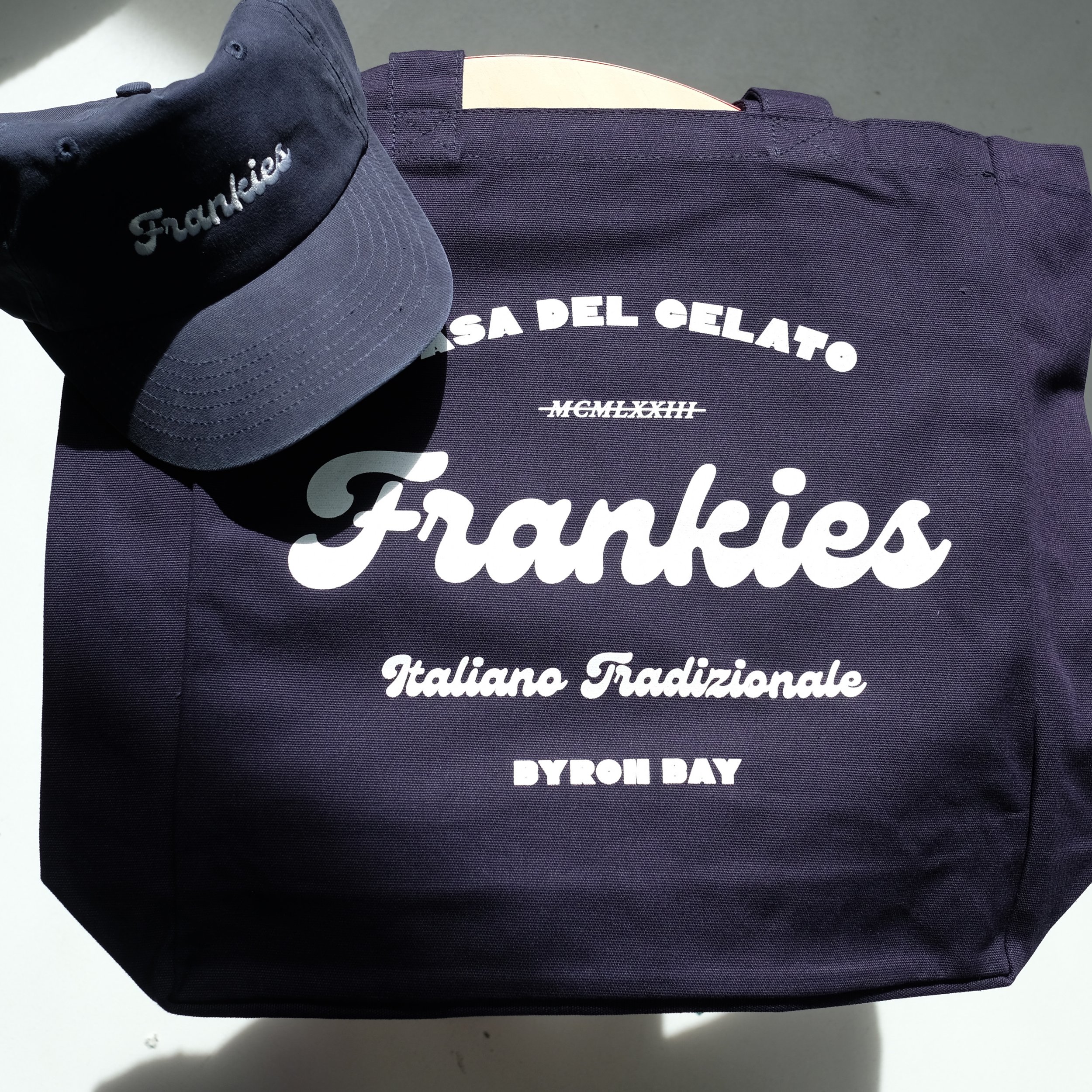 Look at the merch run we just did for @frankiesgelato 

In love with this whole range! 
We don&rsquo;t want to speak too soon, but we think it&rsquo;s as good as their gelato 🤤

Tees by @ascolour 
Totes by @bycontain 
Hats by @houseofpeaksofficial