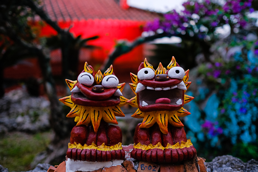 various Shisa dogs greet you - Okinawan Shisa are always in pairs, with one open mouthed and one closed, to keep good fortune in and scare bad fortune away...