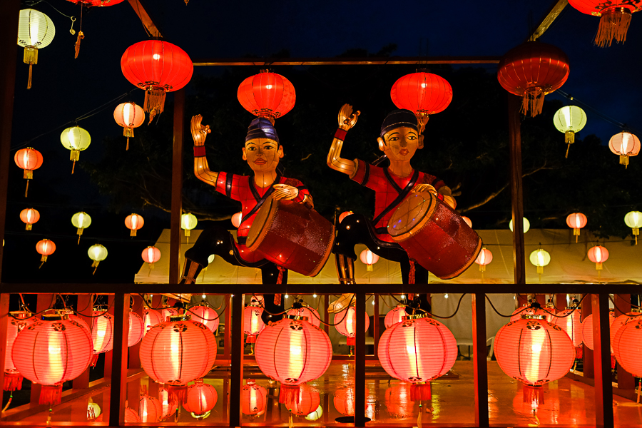 Taiko drummer lanterns on the stage