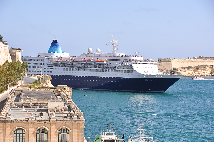 a nasty cruise ship dwarfs historic Valletta