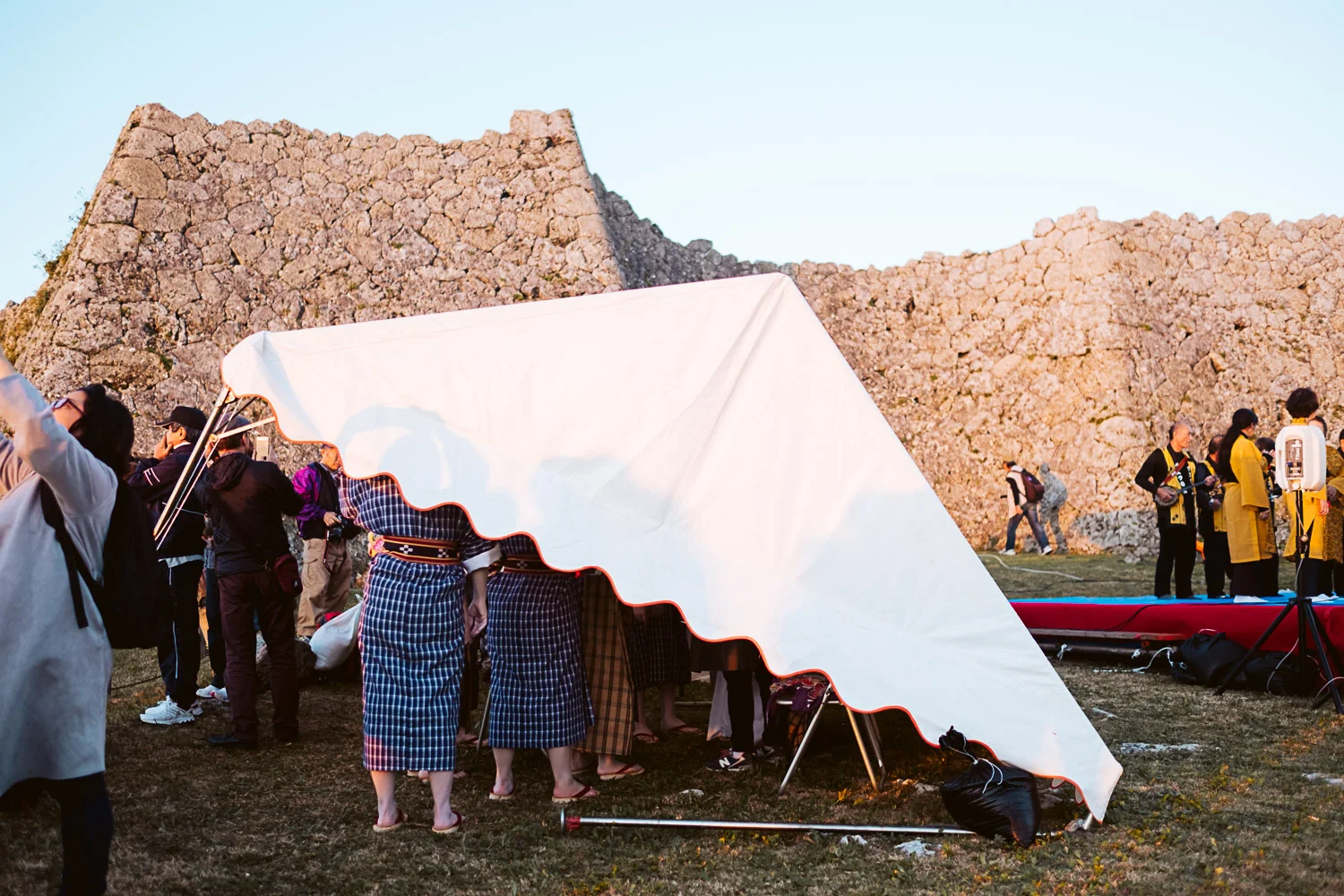 Zo-udui (folk) dancers preparing