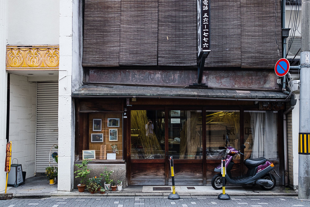  tatami weavers at work inside  