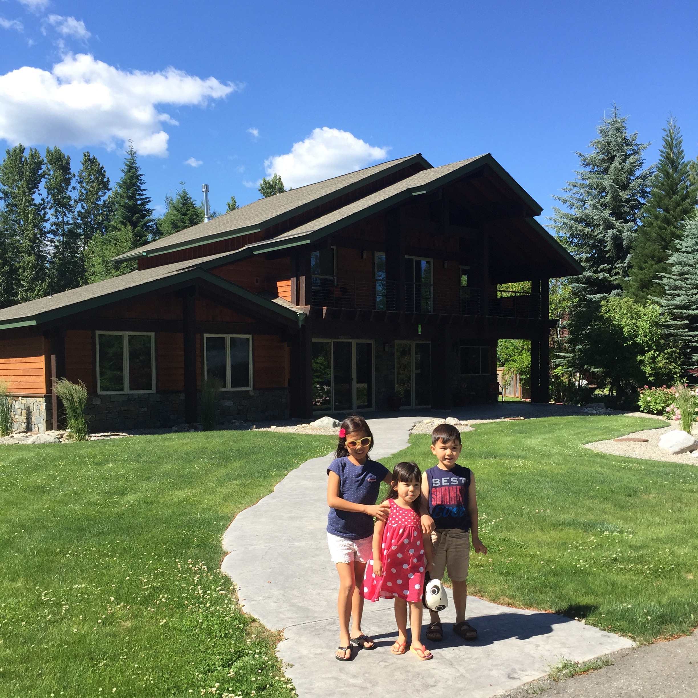 Lakeshore Lodge - You should rent this home. 