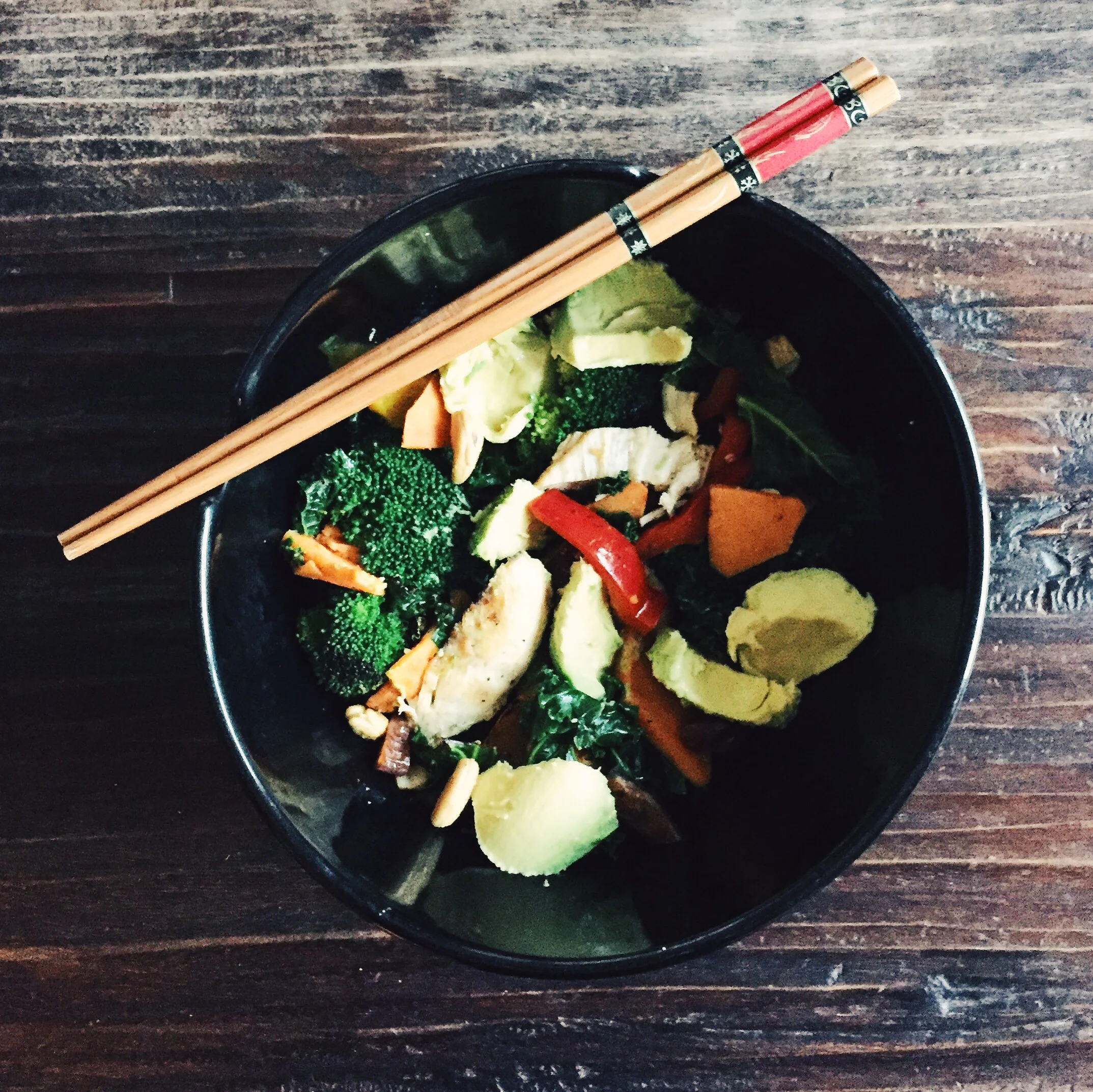 I made this salad bowl for dinner. I used steamed broccoli, kale, roasted sliced sweet potatoes, bell peppers, grilled chicken, avocado and raisins. Olive oil and lemon juice for dressing.