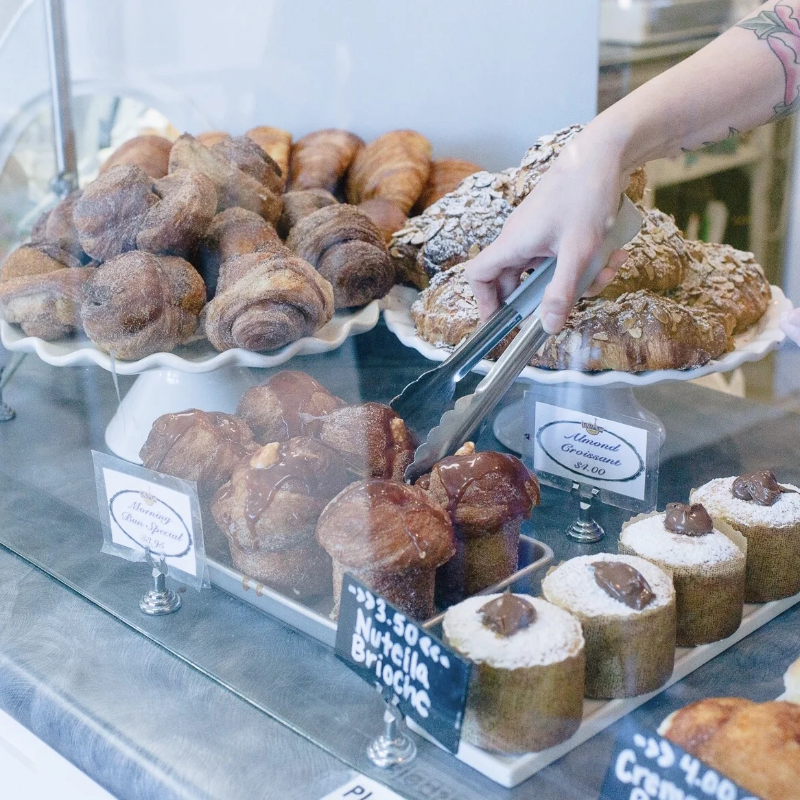 momlikethat - up bay finds le paris artisan pastries.jpg