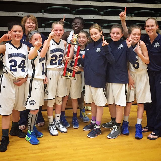 Big congrats to several of our GO Ballers who played on the Yellowknife Diamonds team at the Swoosh Volvo Tourney in Edmonton last weekend. Our U11s came out with the Championship title! Way to go girls!!
#girlsonlybasketball #girlswhoball #basketbal