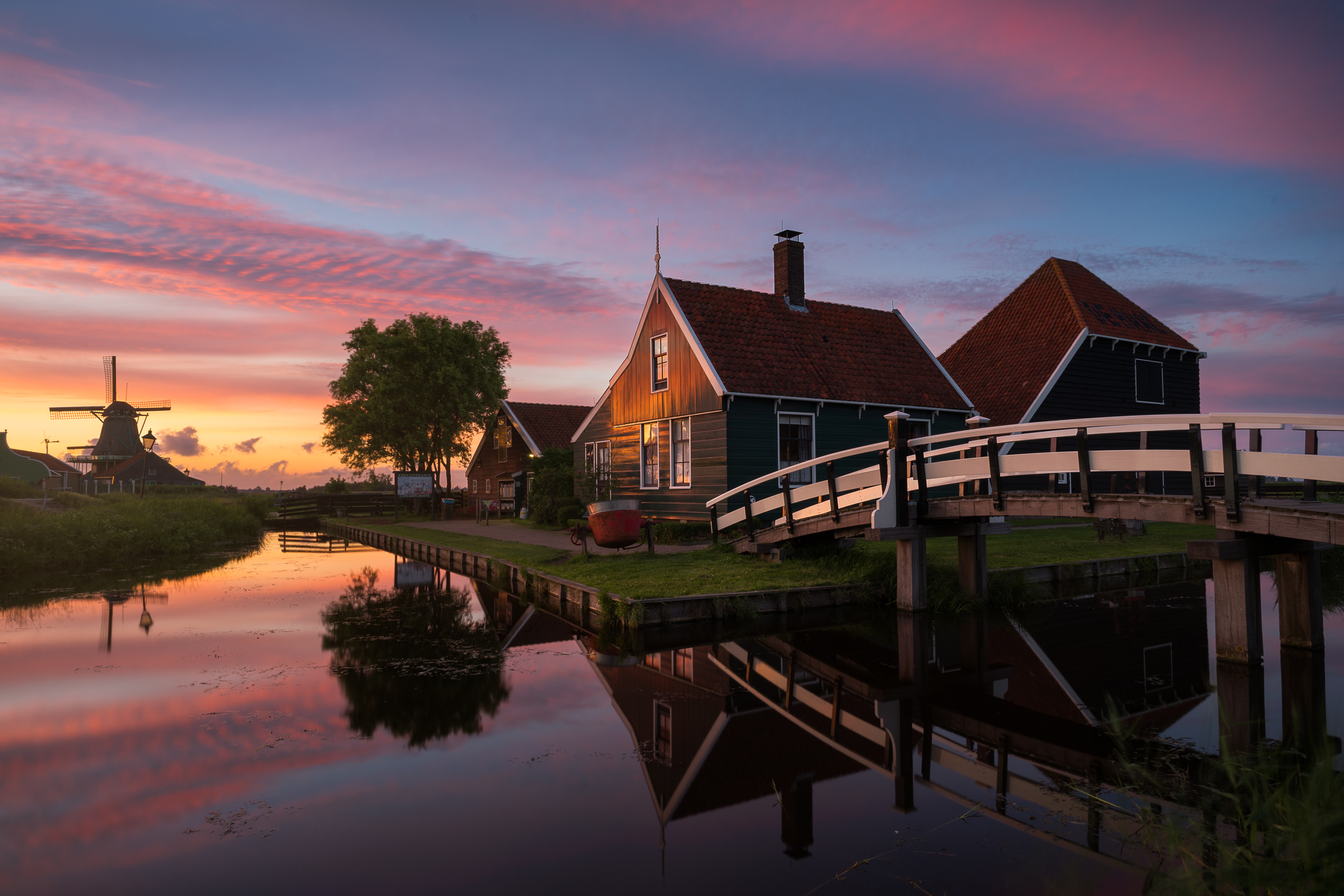  The famous picturesque cheese farm at Zaanse Schans - Netherlands 