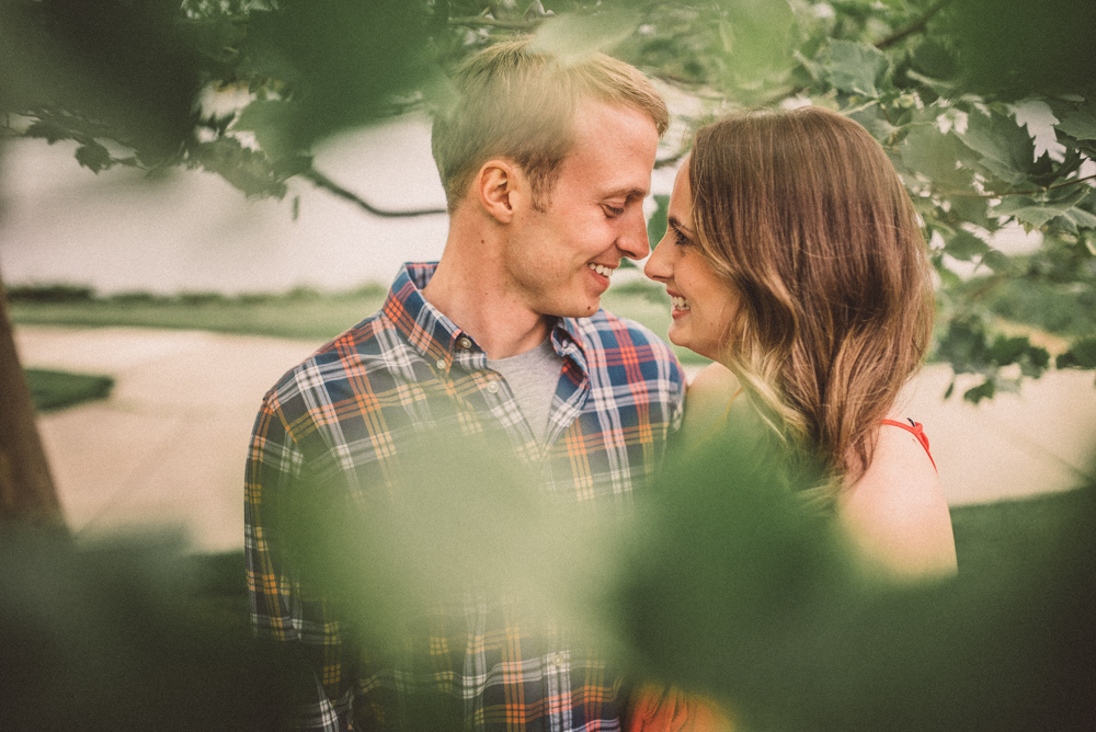 kaitlyn-logan-chicago-grand-rapids-engagement-photography-13.jpg