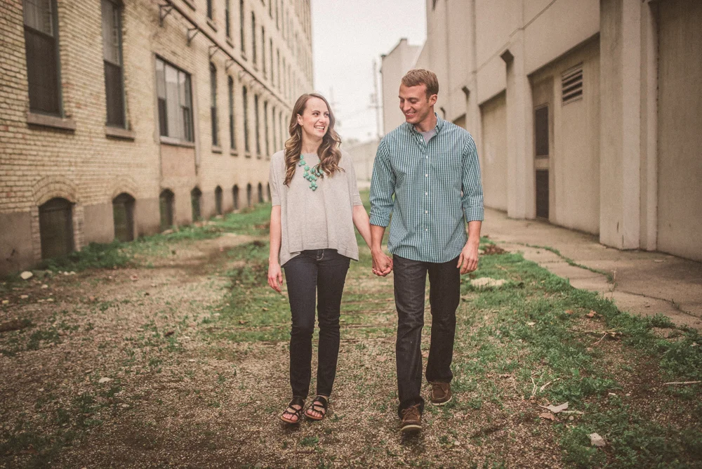 kaitlyn-logan-chicago-grand-rapids-engagement-photography-34.jpg