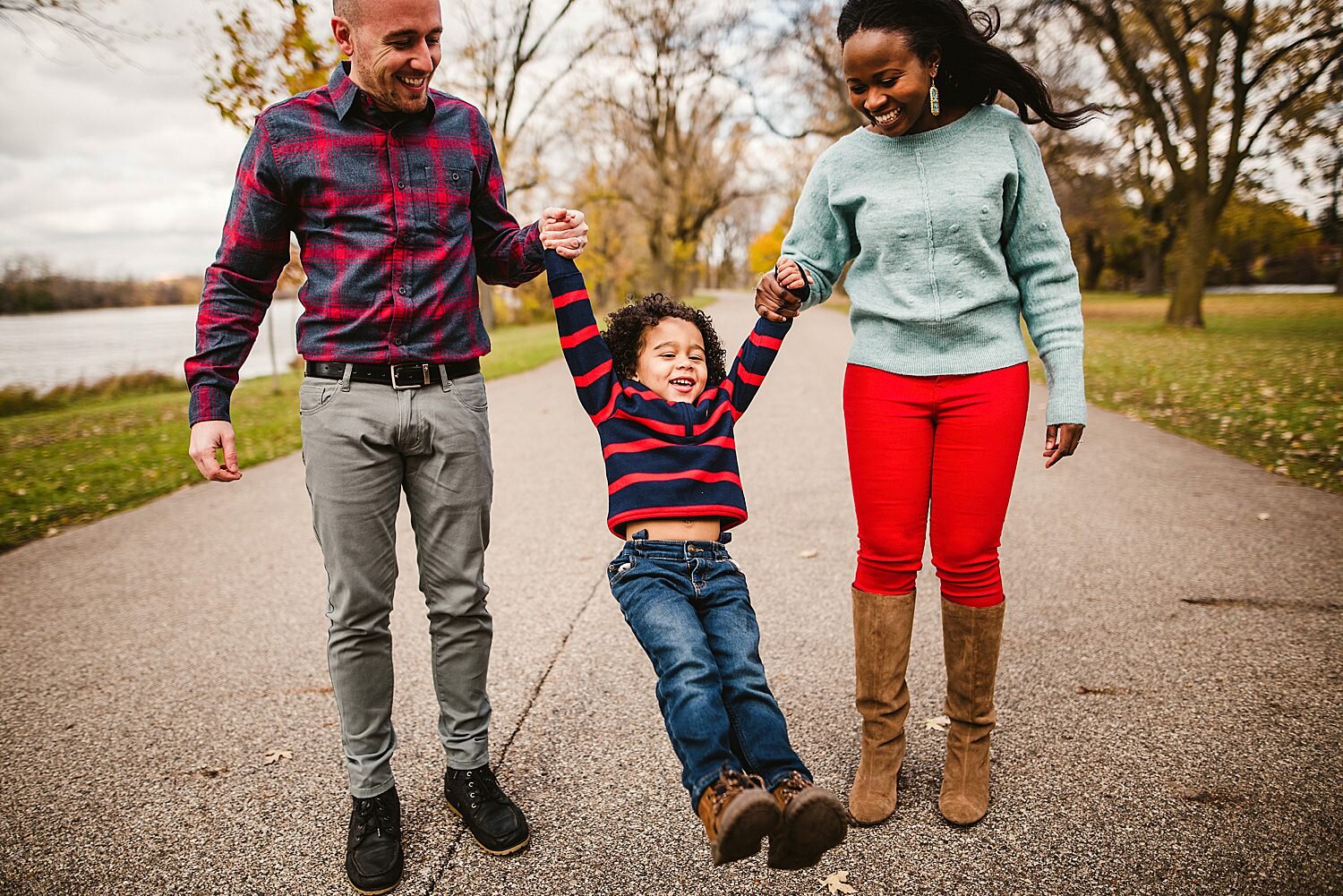 Downtown Grand Rapids Michigan Fall Family Photos 8.jpg