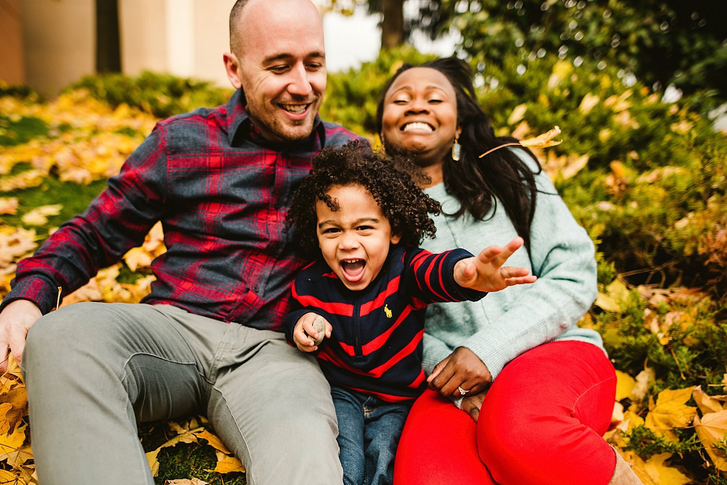 Downtown Grand Rapids Michigan Fall Family Photos 24.jpg