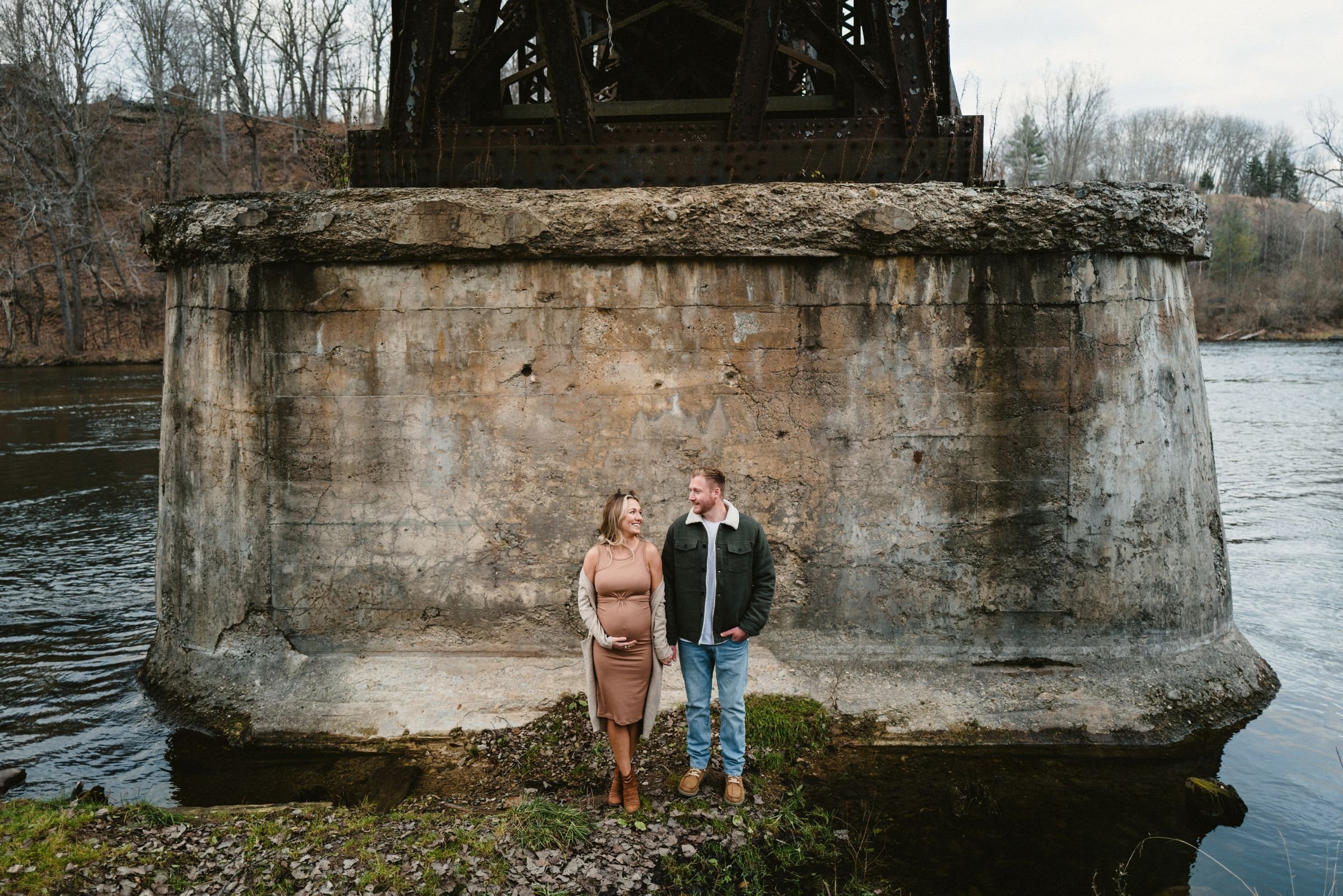 Katelynn and Luke Maternity Photos - Newaygo and Ada 18.jpg