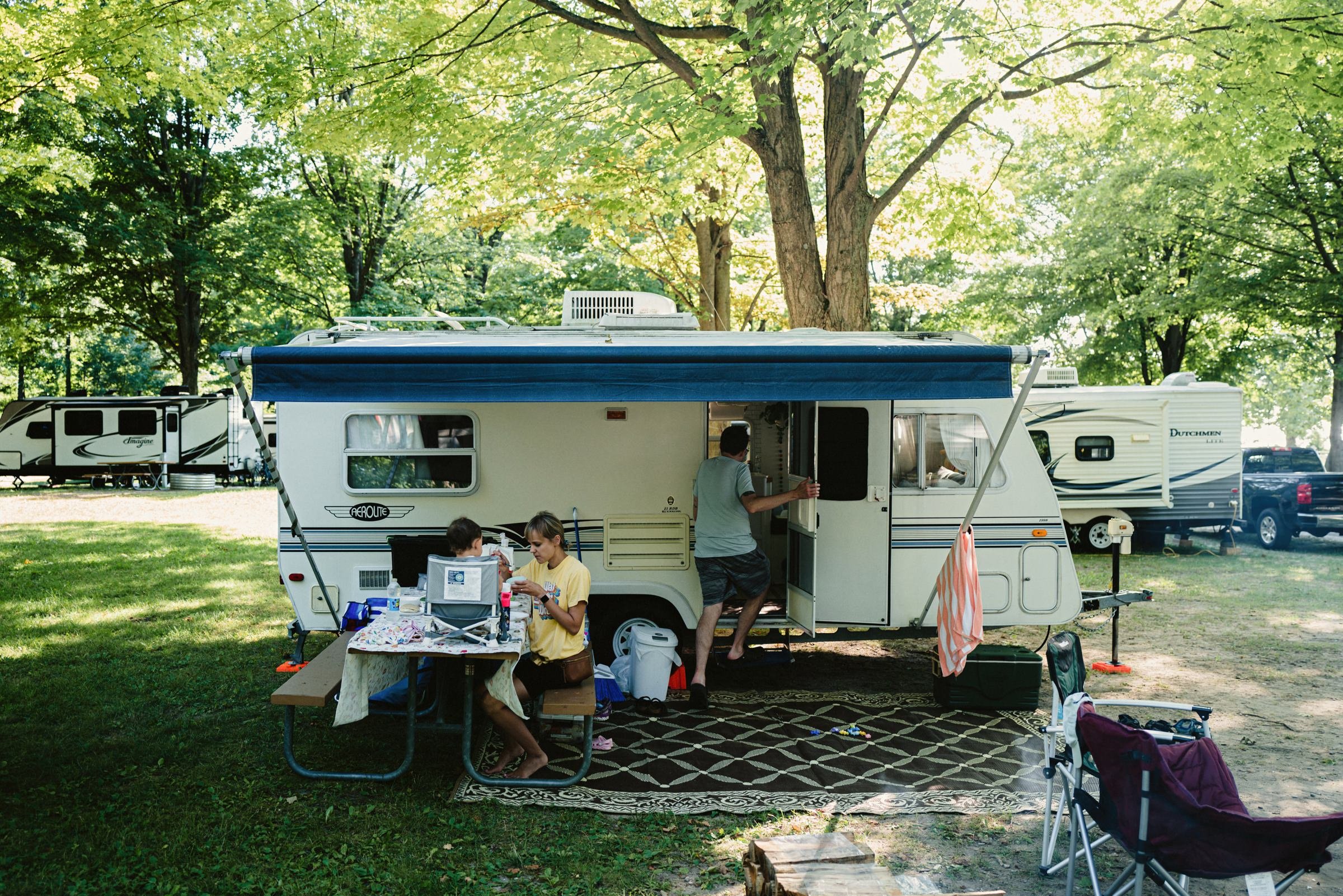 Isla Goes Camping on Lake Michigan - Family Storytelling session 22.jpg