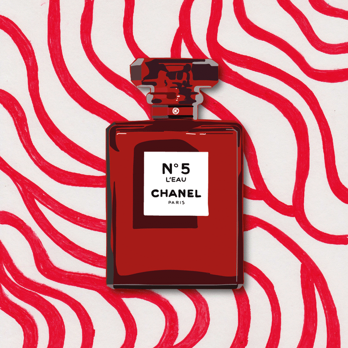 marinedequenetain_chanel_rouge.gif