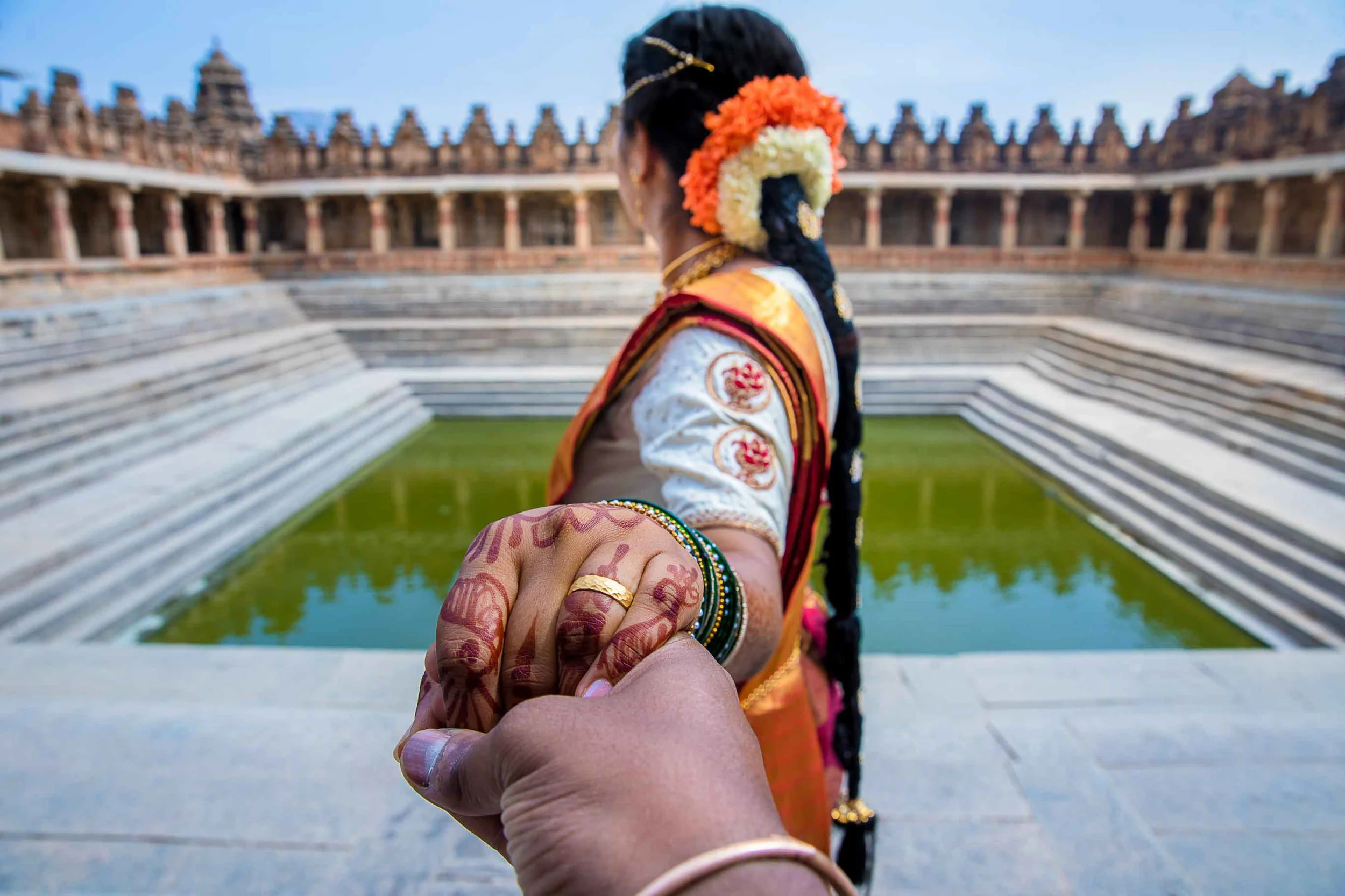 Pixel-Chronicles-Basavaraj_Pooja-bhoganandishwara-temple-Kalyani-Candid-Wedding-Photoshoot-South-Indian-Wedding-Couple-Photoshoot-Follow-Me-32.jpg