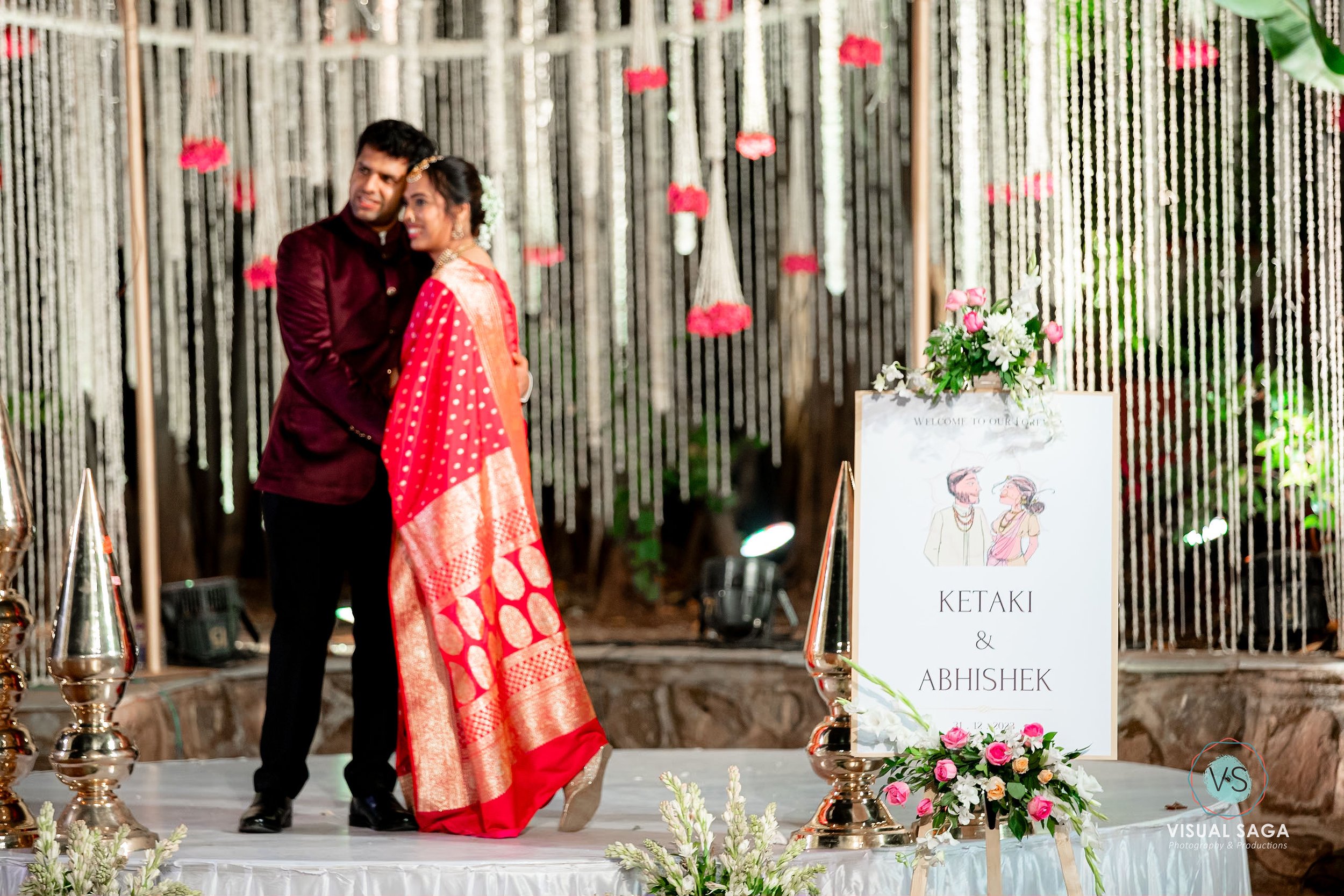 best-wedding-photographer-in-pune-couple-shots-on-stage.jpg