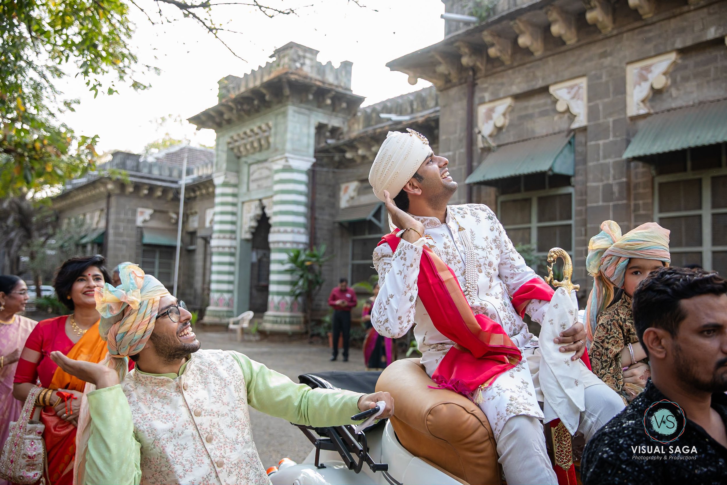 best-wedding-photographer-in-pune-groom-and-brother-in-baraat.jpg