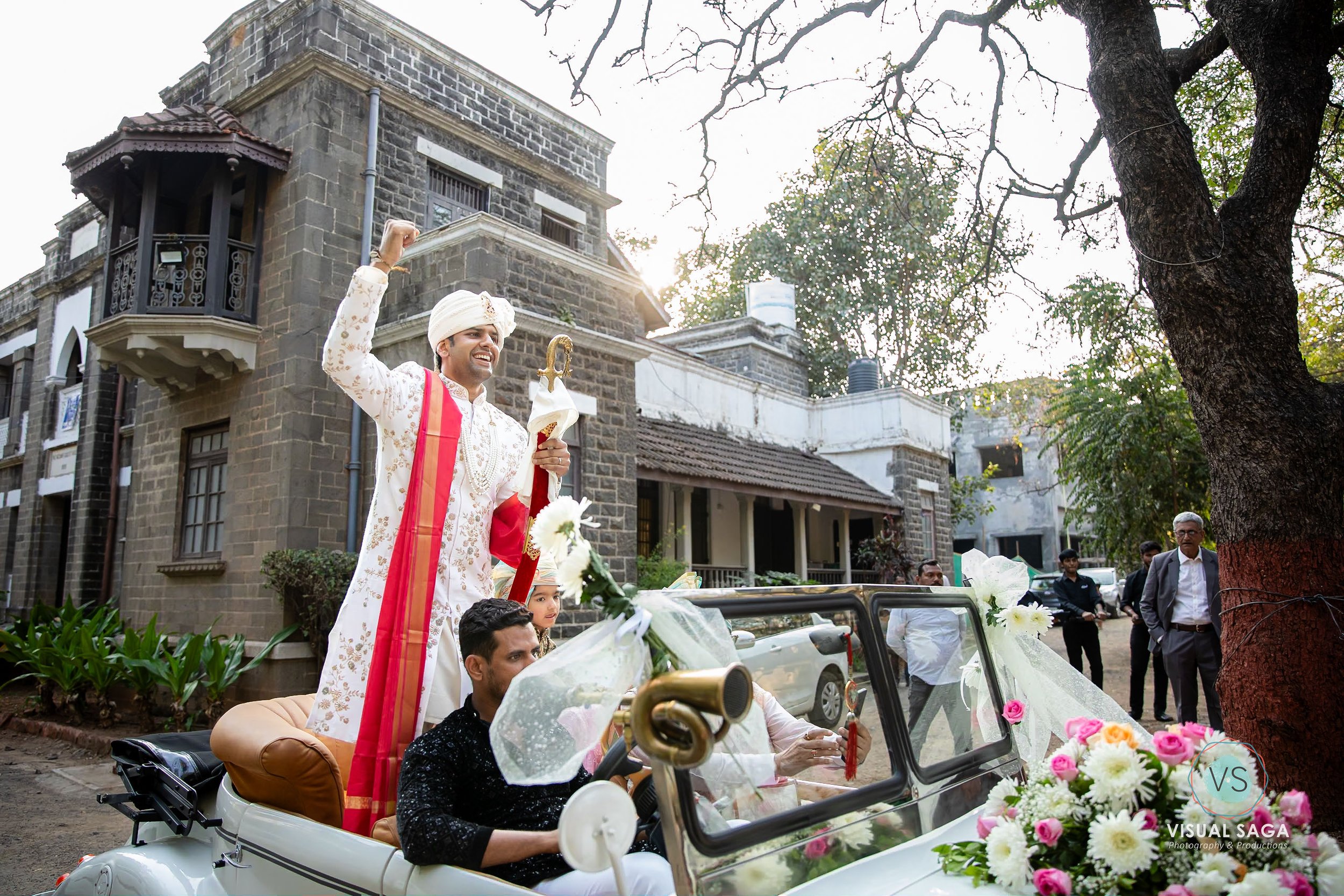 best-wedding-photographer-in-pune-groom-in-car-baraat.jpg