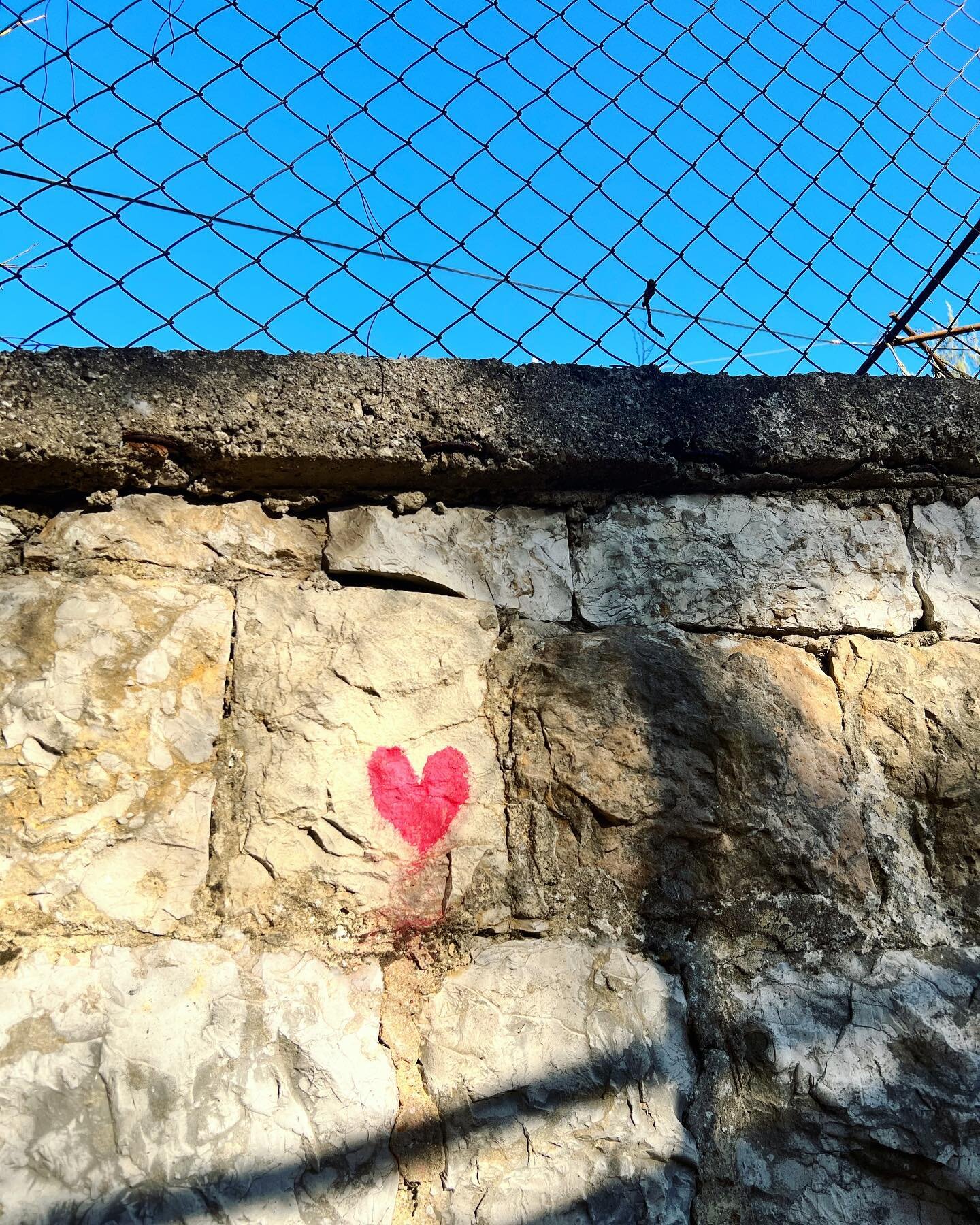 #love conquers .
.
.
.
.
.
#contemporaryartwork #contemporaryart #modernart #modernphotography #contemporaryphotography #lovequotes #hearttouching💖 #hearts #graphitiart #graphiti #art #artoninstagram
