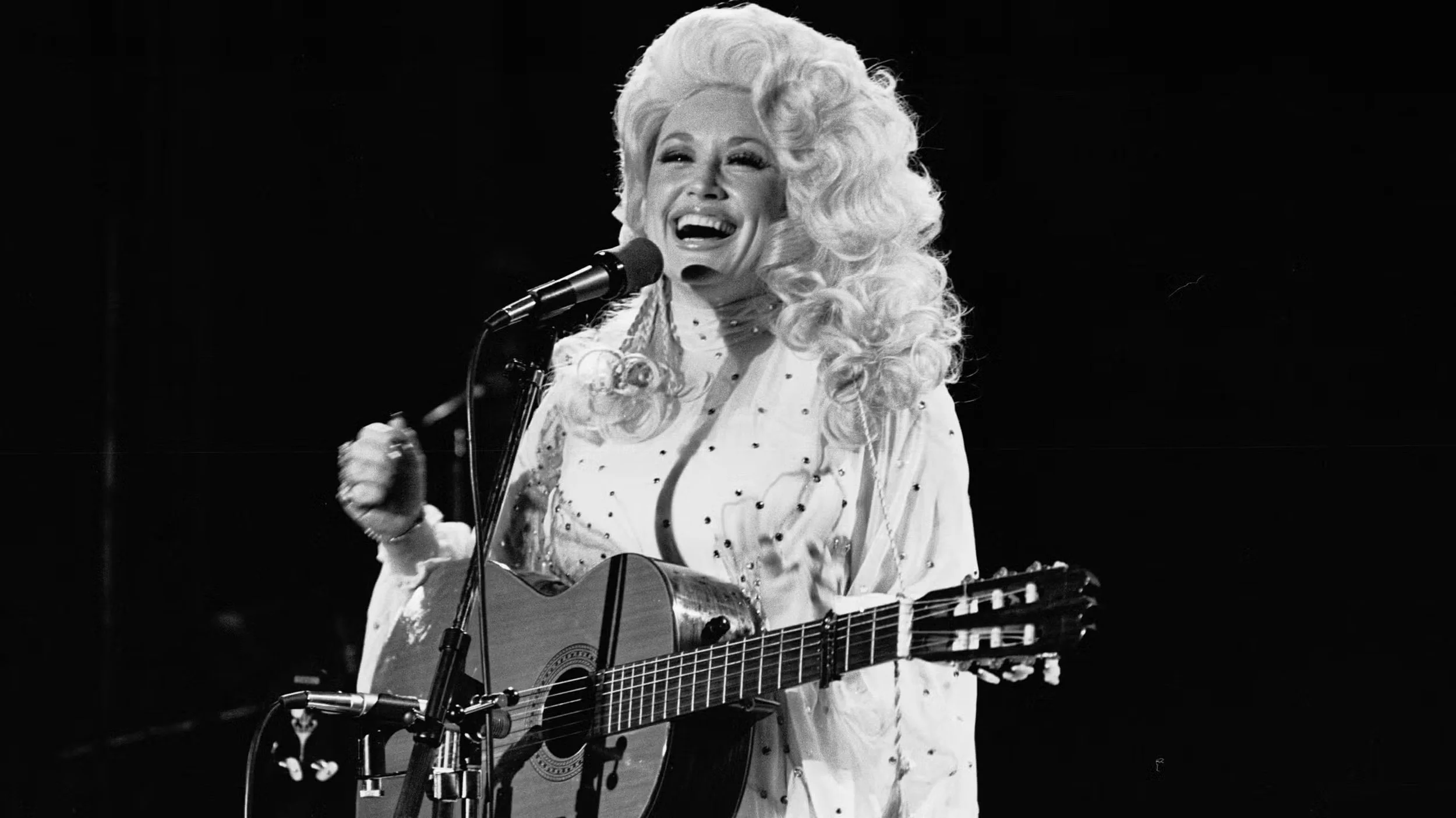 Dolly Parton Singing