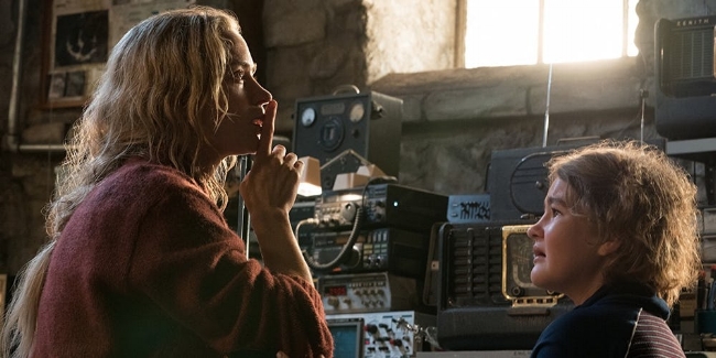 Emily-Blunt-and-Millicent-Simmonds-in-A-Quiet-Place.jpg