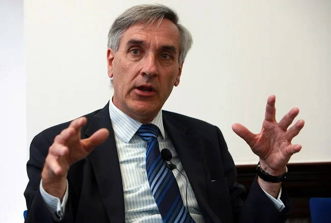“I am an utter anachronism, poor thinker and redundant politician”.