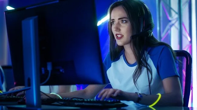 Woman PC Gaming.jpg