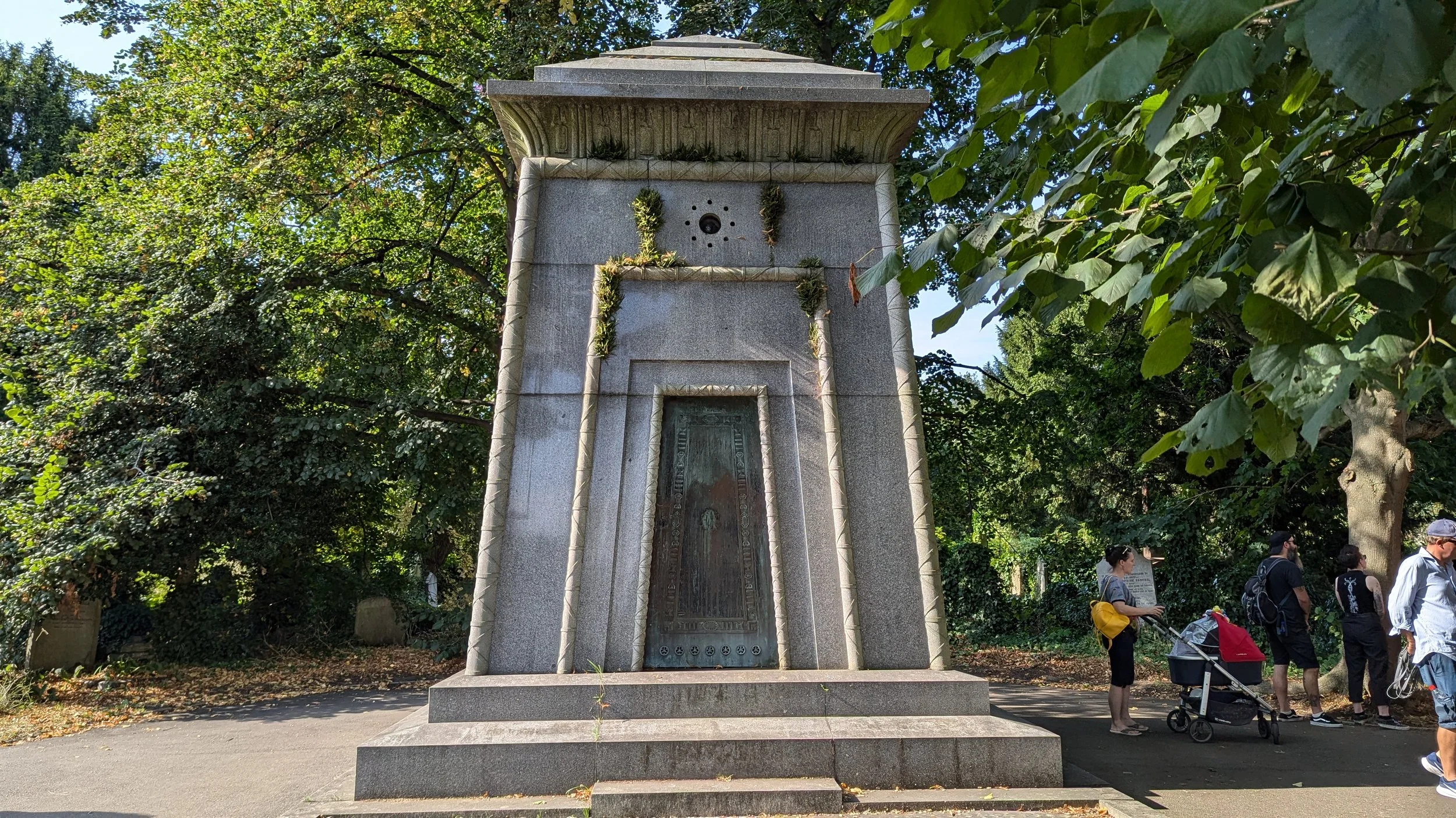 Brompton Cemetery (16).jpg