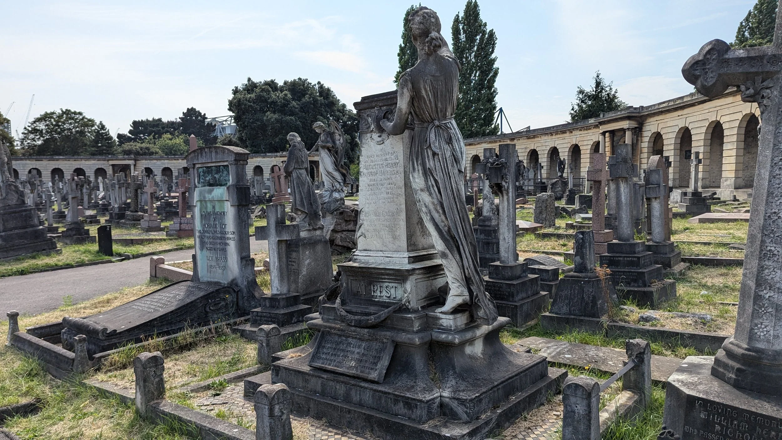 Brompton Cemetery (10).jpg