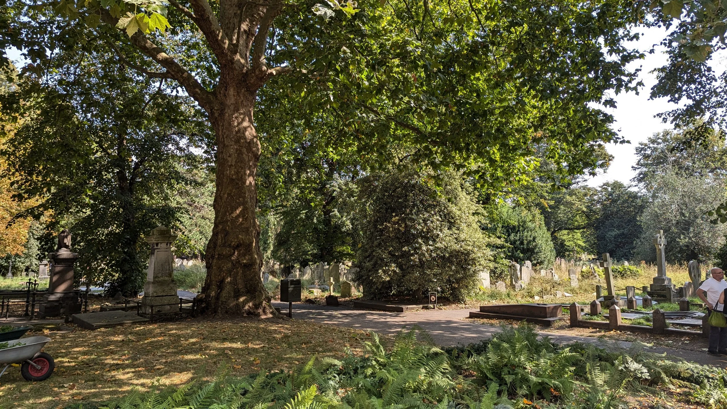 Brompton Cemetery (2).jpg