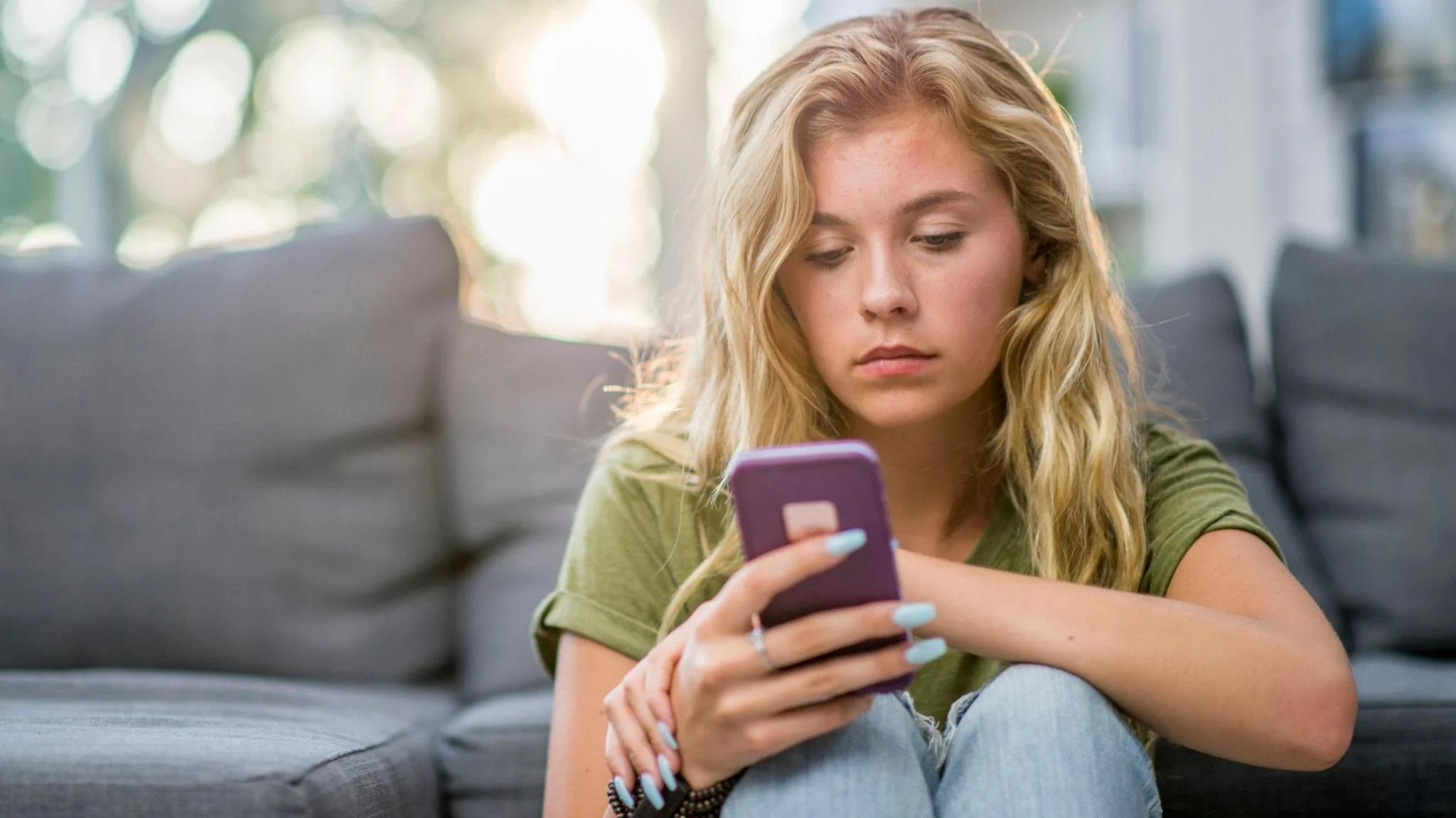UK to Ban Social Media for Under-16s