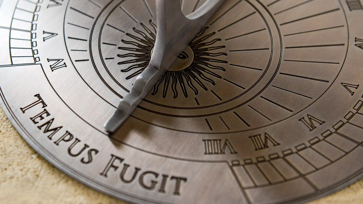 Tempus Fugit Sundial