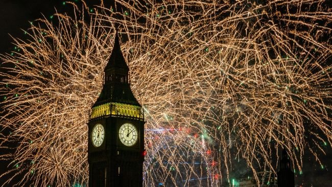 London 2022 NYE Fireworks.jpg