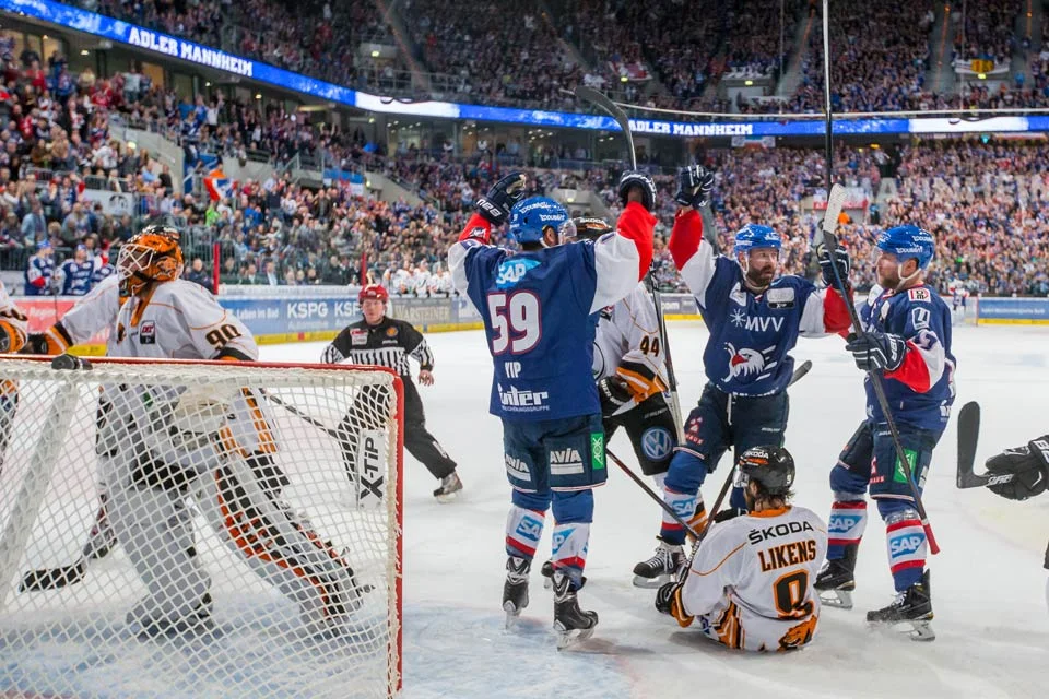 adler-mannheim-tortreffer.jpg