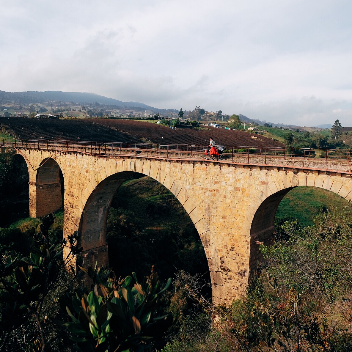 Crossing this beautiful, old railway bridge on our way to Samaca town, a few kilometers away from Villa de Leyva .