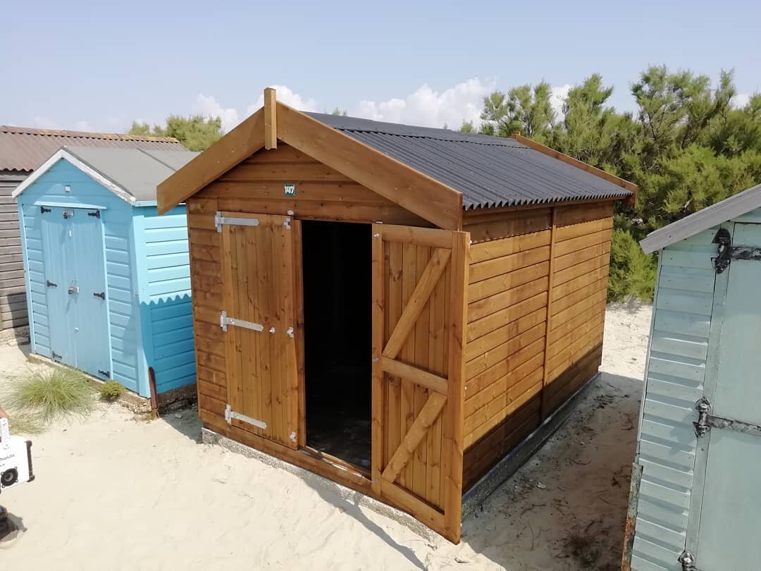 1 of 2 #beachhuts completed over the last 2 days. Its been a tad hot for this but we still soldiered through and got them completed 🔥🥵🔥
.
. 
#trojantimbersheds #trojantimberproducts #beachhut #westwitteringbeach #gardenshedsChichester #shedschiche