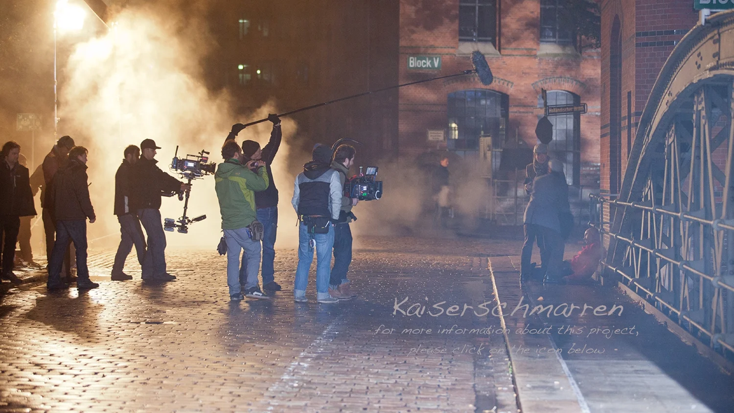 Kaiserschmarren ist eine klassische "romantic comedy" im Stil der goldenen Kaiserzeit. 2 sympathische Trickbetrüger schlagen sich mit viel Witz, Charme und Herz durchs Leben um sich ihren großen Traum zu erfüllen - ein neues Leben in Amerika. Der Teaser Dreh fand in verschiedenen Locations in und um Hamburg herum statt.